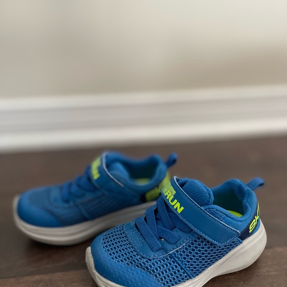 Shoes - Picture 3 of 4